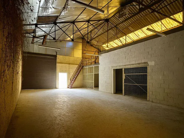 Entrepôt 250 m² 