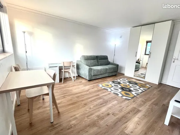 F1 meublé 27,5m2 - proche métro et place Voltaire 