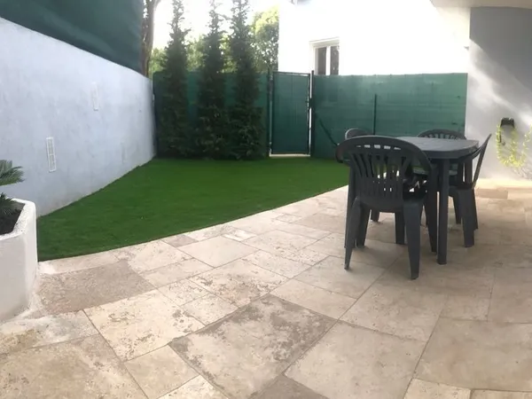 2 pièces meublé 30 m² avec terrasse et jardin de 45 m² 