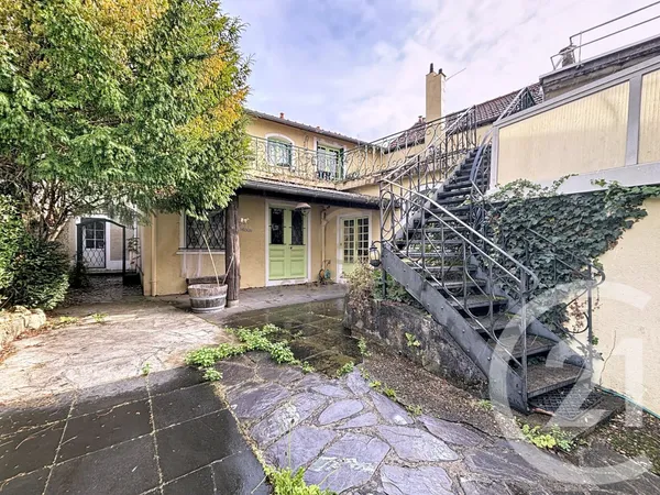 Maison 12 pièces 270 m² 