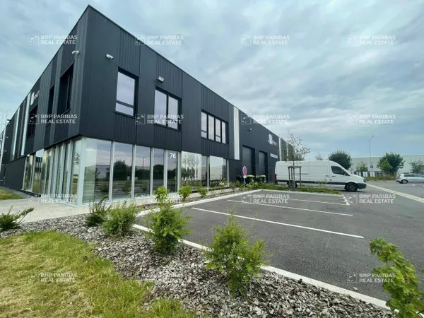 Local d'activité 1289 m² 