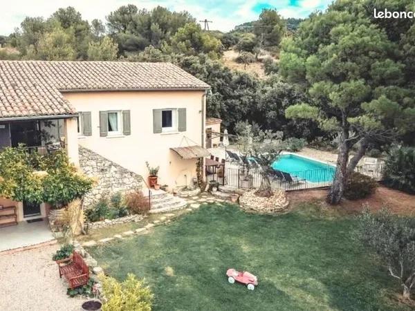 Maison 12 pièces 256 m² 