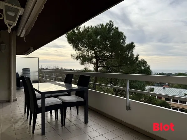 Appartement avec vue mer - Terrasse exposée sud-ouest - 2e étage avec ascenseur 