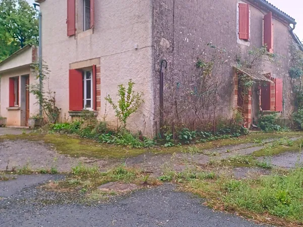maison ancienne de 140m2 avec dépendances 