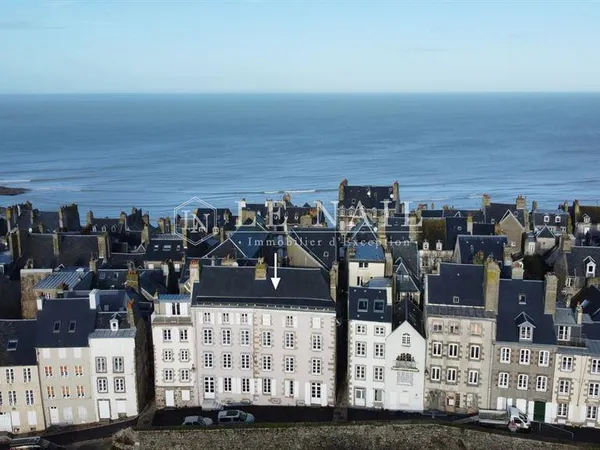 Vue Mer : grand hôtel particulier XVIIIe à vendre à Granville ( 