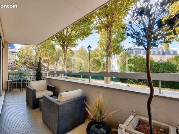 Appartement 6 pièces 147 m² 