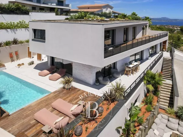 LOCATION SAISONNIÈRE - ST AYGULF - VILLA CONTEMPORAINE VUE MER P 