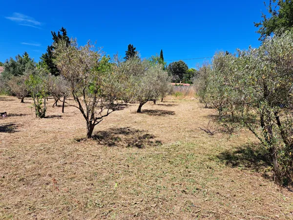 Parcelle prête à bâtir à l'est d'Aix-en-Provence 