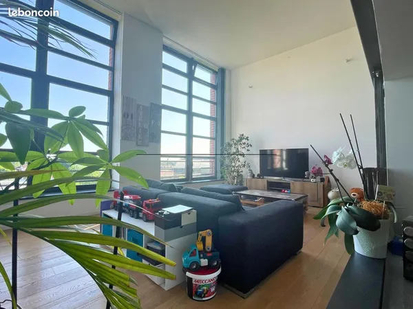 Loft - 154 m2 - 3 chambres - parking en sous-sol - gare à 14 min à pied 