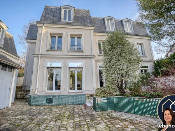 Maison 8 pièces 326 m² 