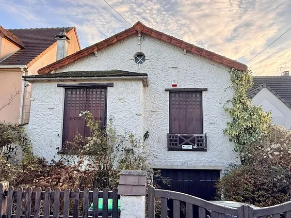 Maison à rénover sur très beau terrain de 547 m² 