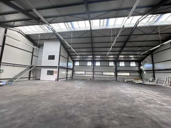 Local d'activité 650 m² 