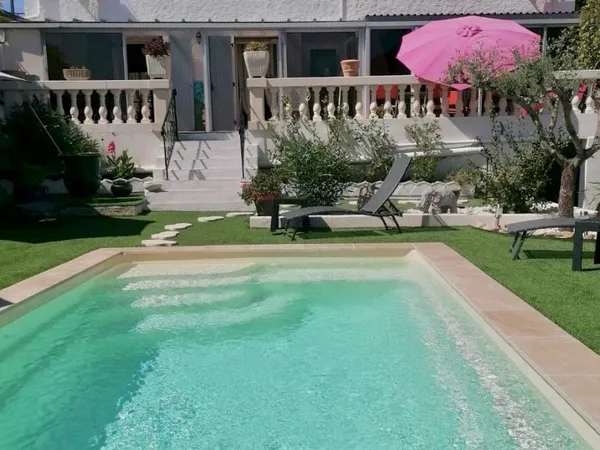Maison de ville 144 m2 - piscine récente et vaste garage Quartier résidentiel calme 