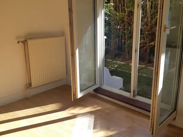 À louer - 2 pièces dans le Vieux Massy avec terrasse et double parking 