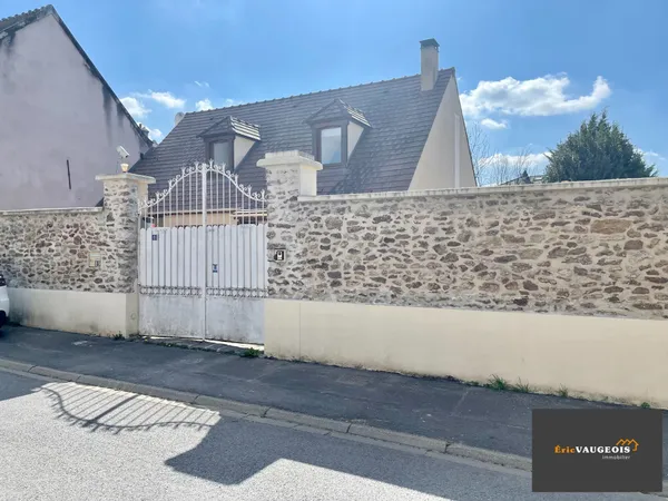 Maison T6 de 128 m2, Terrain 825 m2, Garage à Pommeuse 
