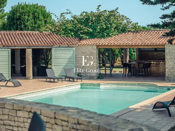 A VENDRE VILLA D'EXCEPTION À FOURAS-LES-BAINS - 450 M2 - 10 PIÈ 