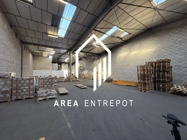 Entrepôt 855 m² 