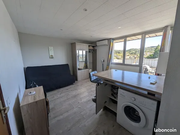 ✨ Local professionnel 21,5 m² aménagé type studio - Équipé + Clim - Idéal cabinet / bureau / 