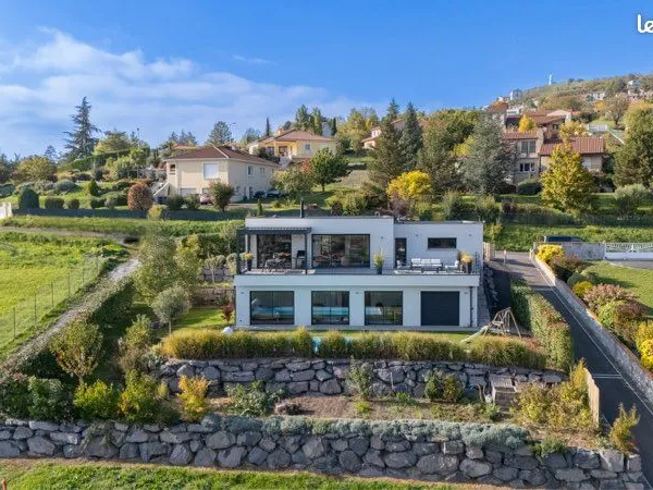 Maison contemporaine avec vue imprenable - Veyre-Monton (63960) 