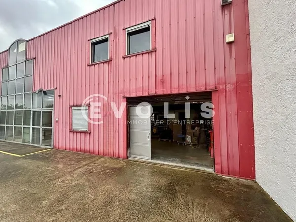 Locaux d'activité - A LOUER - 300 m² non divisibles 