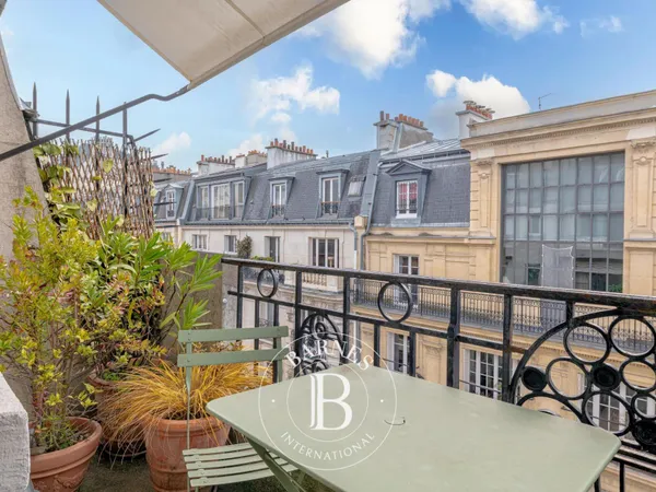 Bien sous offre acceptée - Paris 14 Raspail : rare atelier d'artiste rénové avec terrasse plein 
