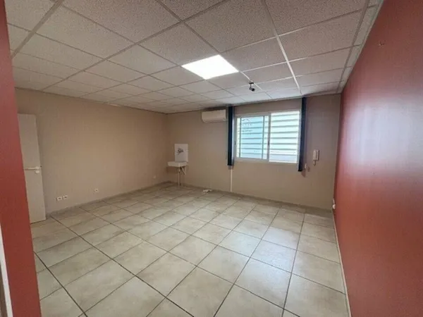 Local 1 pièce 38 m² 