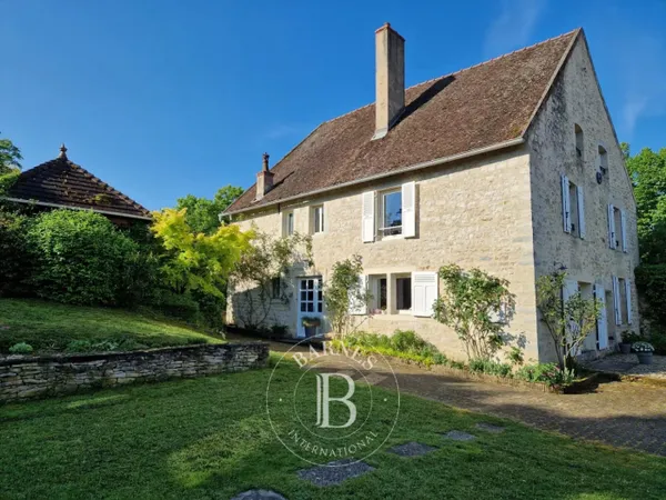 Maison ancienne en pierre 