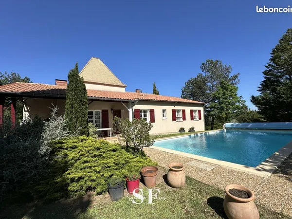 Propriété 8 pièces 207 m² 