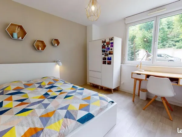 Chambre 6 pièces 75 m² 