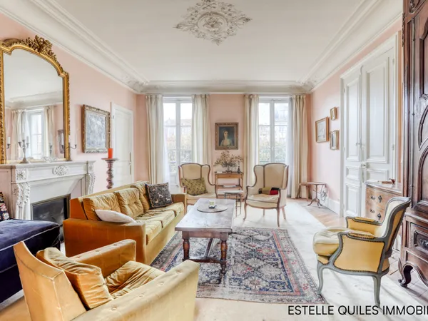 VERSAILLES NOTRE-DAME Appartement 124m2 et jardin en coeur d 