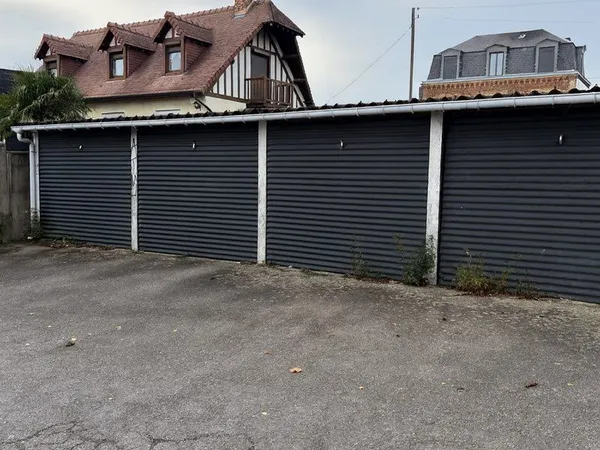 Garage fermé 16m2 à louer 