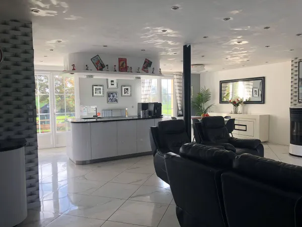 Maison 7 pièces 230 m² 