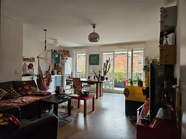 Appartement T3 de 66m² - Terrasse - Jardin - Traversant - Place de Parking - Proche métro 