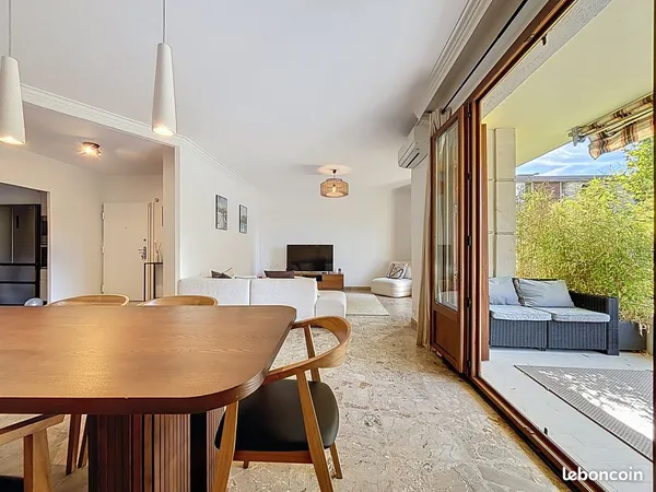 Appartement rénové 3 CH - 2 SDE - 105 m² - Terrasse 13 m2 - 1er étage 
