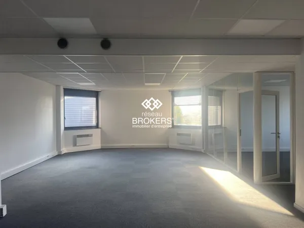 Local d'activité 97 m² 