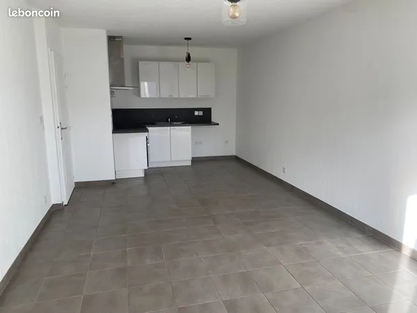 Location à l'année 2 pièces non meublé 46 M2 