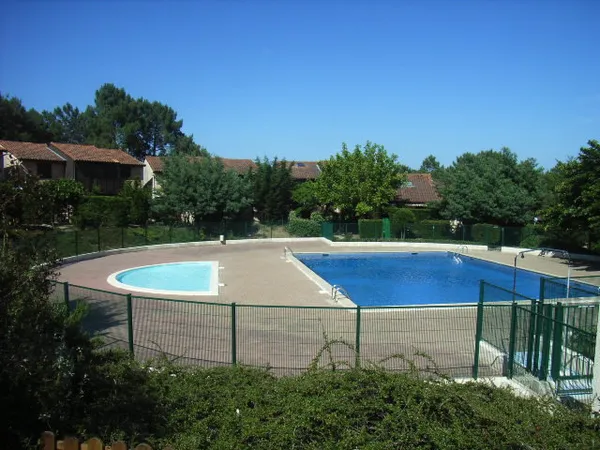 Lacanau-Océan pavillon à rénover, piscine commune Agence Br 