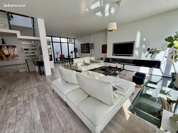 Loft 6 pièces 281 m² 