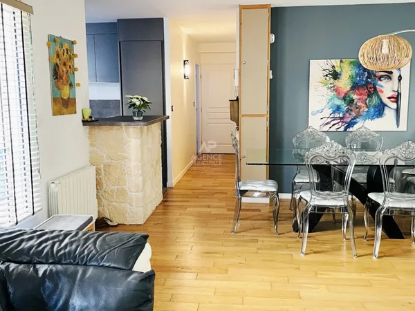 Appartement 5 pièce(s) 106 m2 carrez - 125 m² au sol Petit pa 