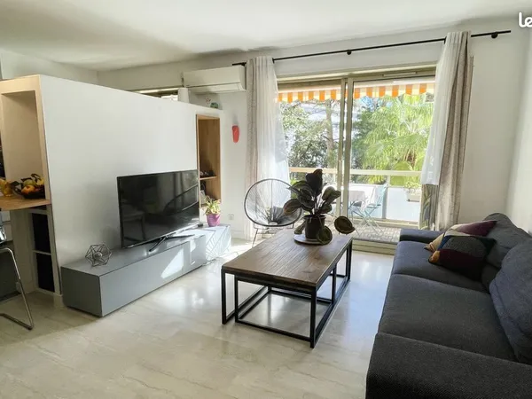 Appartement T3 Traversant avec Box, Parc Privé et Commodités 