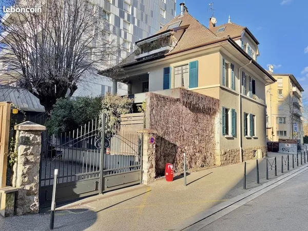 Appartement 4 pièces 146 m² 