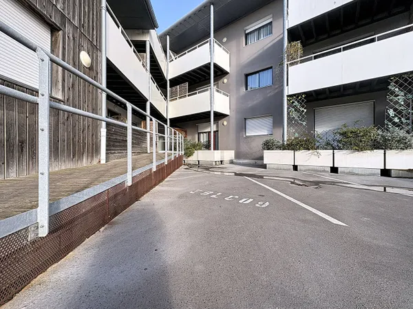 Place de parking - Rochefort 