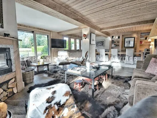 Maison 7 pièces 213 m² 