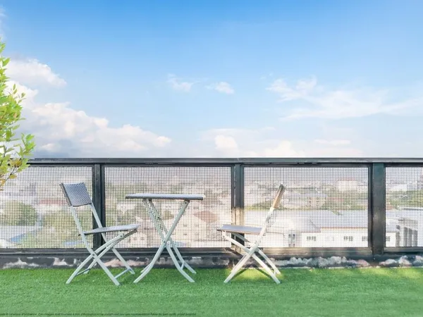 - T3 avec BALCON et PARKING, PROCHE TRAMWAY - 