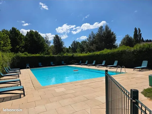 Location T2 dernier étage 45m2 avec terrasse et parking 
