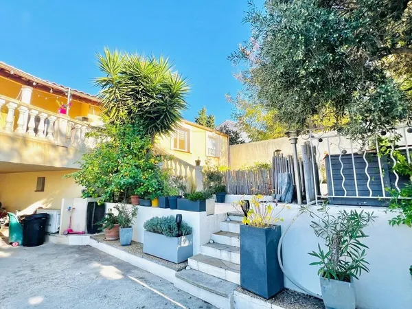 Maison T4 de 142 m2, jardin, piscine, garage 