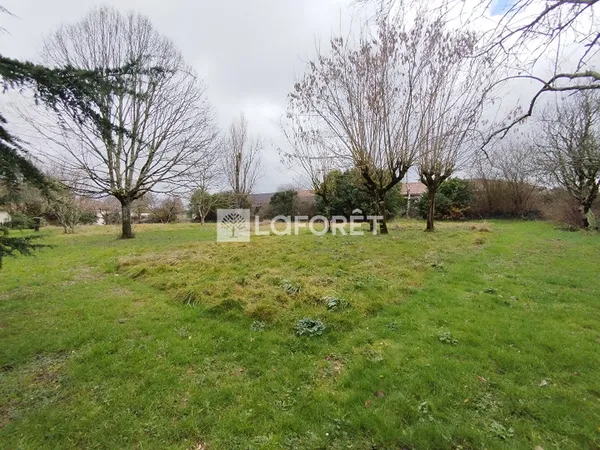 Terrain 750 m² 