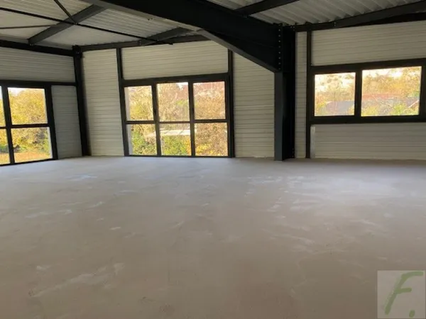 Local d'activité 98 m² 