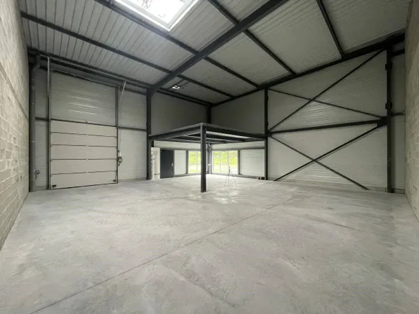 Local d'activité 237 m² 