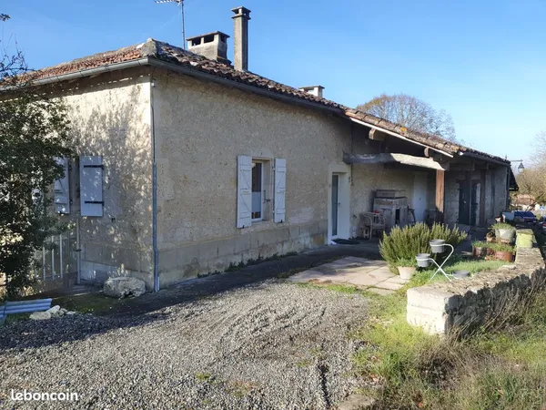 Belle bâtisse en pierre fin 18ème siècle avec du terrain et un vergé, une opportunité rare dans 
